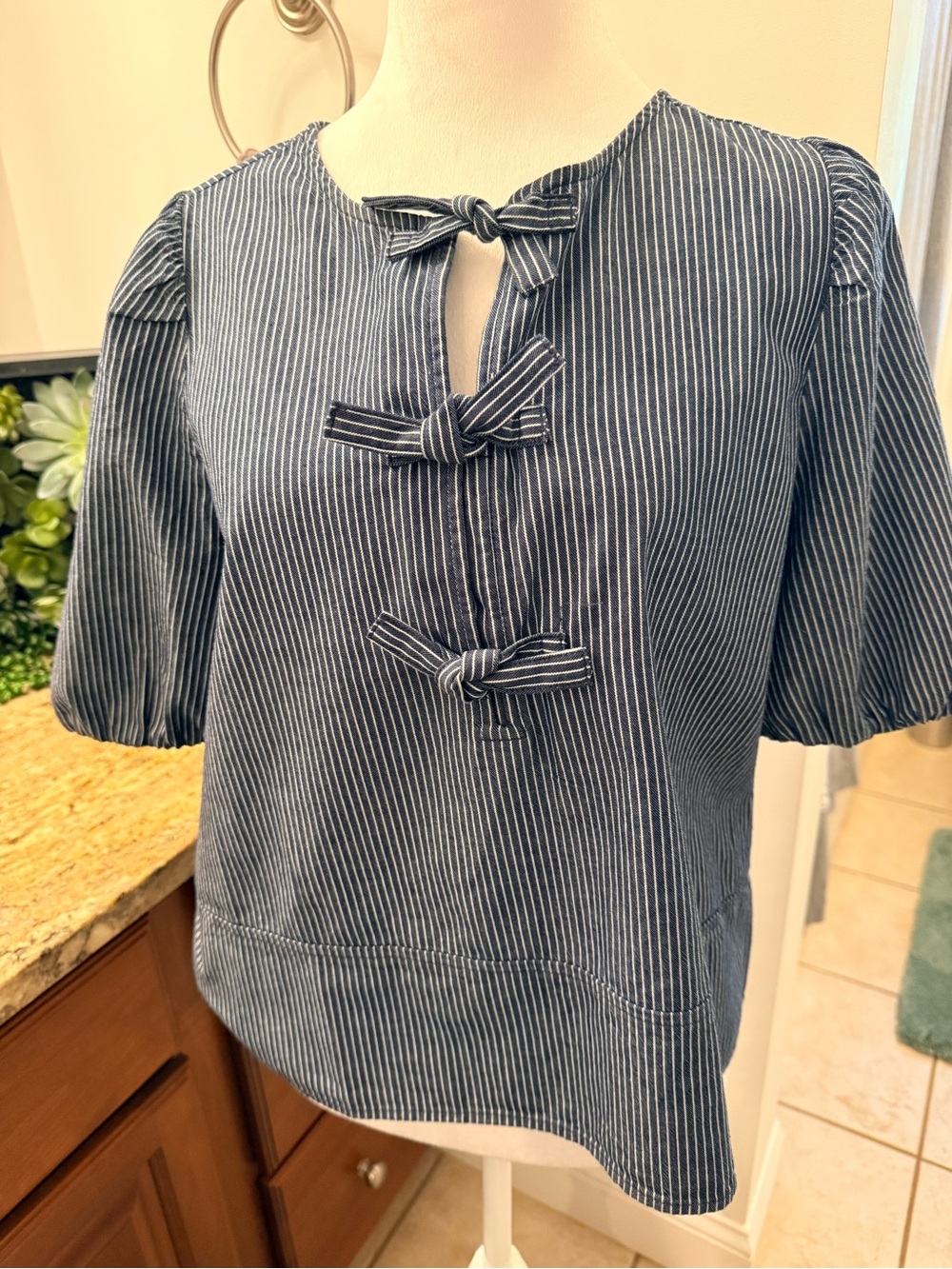 NWT! LOFT Women’s Navy Striped Tie-Front Short Sleeve Top. Medium petite